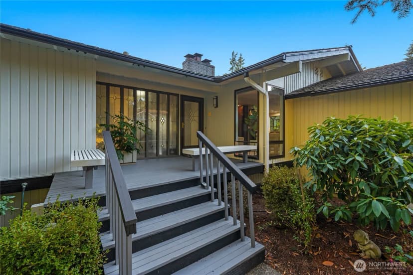 Property photo for 18001 Ne 10th Street, Bellevue photo 2