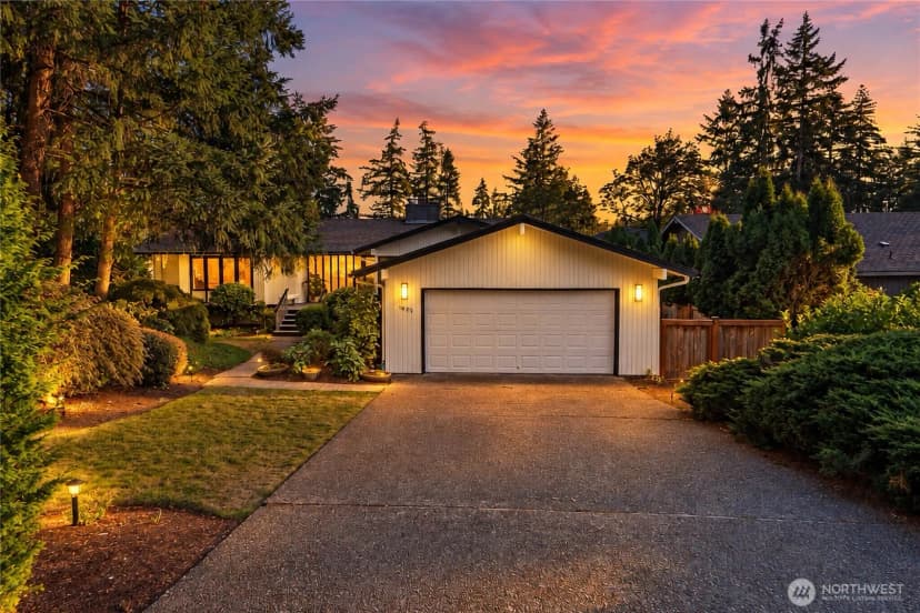 Property photo for 18001 Ne 10th Street, Bellevue