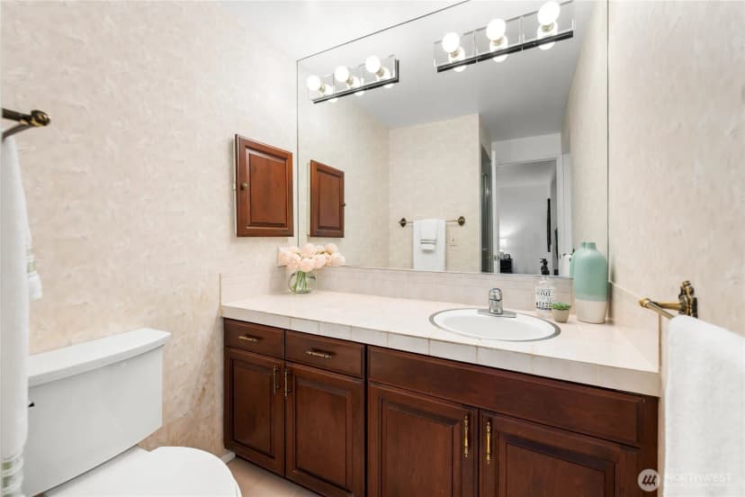 Property photo for 18001 Ne 10th Street, Bellevue photo 17