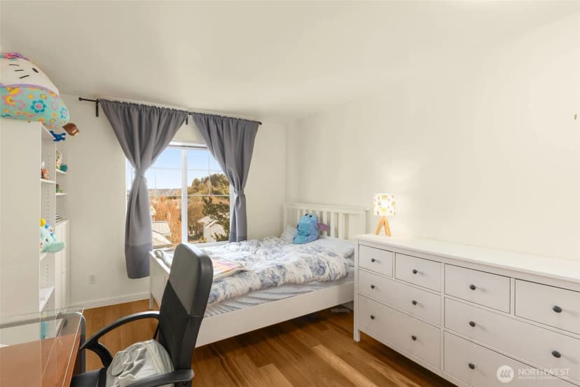Property photo for 6895 Holly Park Drive S, Seattle photo 19