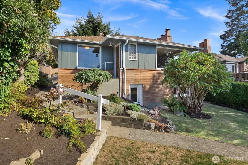 Property photo for 8438 41st Avenue Sw, Seattle