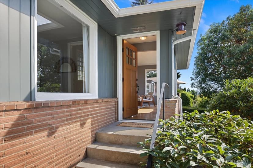 Property photo for 8438 41st Avenue Sw, Seattle photo 3