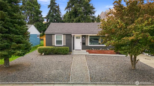 Property photo for 1235 Columbine Street, Wenatchee photo 2