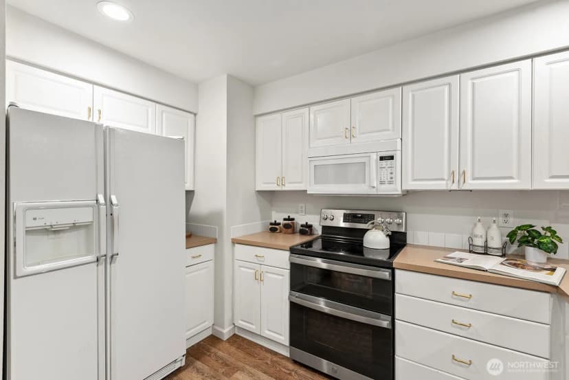 Property photo for 21616 9th Avenue Se #c105, Bothell photo 14