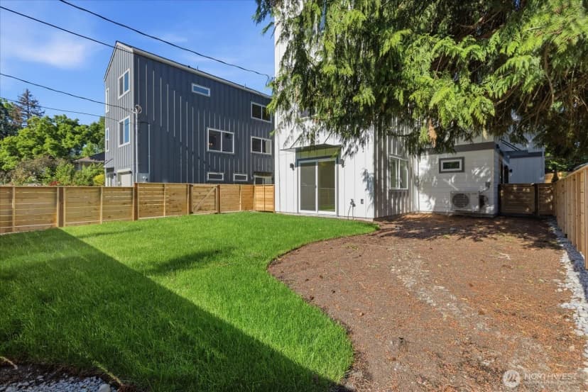 Property photo for 10326 Ashworth Avenue N, Seattle photo 23