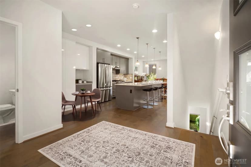 Property photo for 3300 Ne 65th Street #204, Seattle photo 5