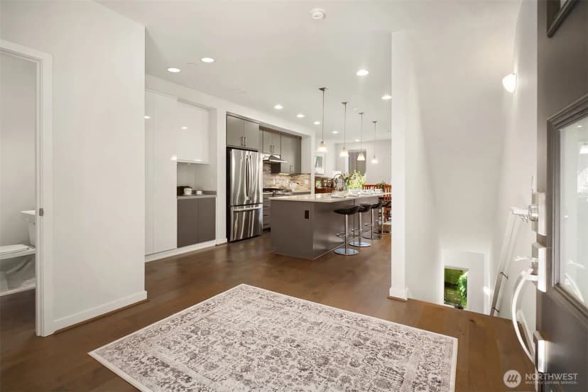 Property photo for 3300 Ne 65th Street #204, Seattle photo 4