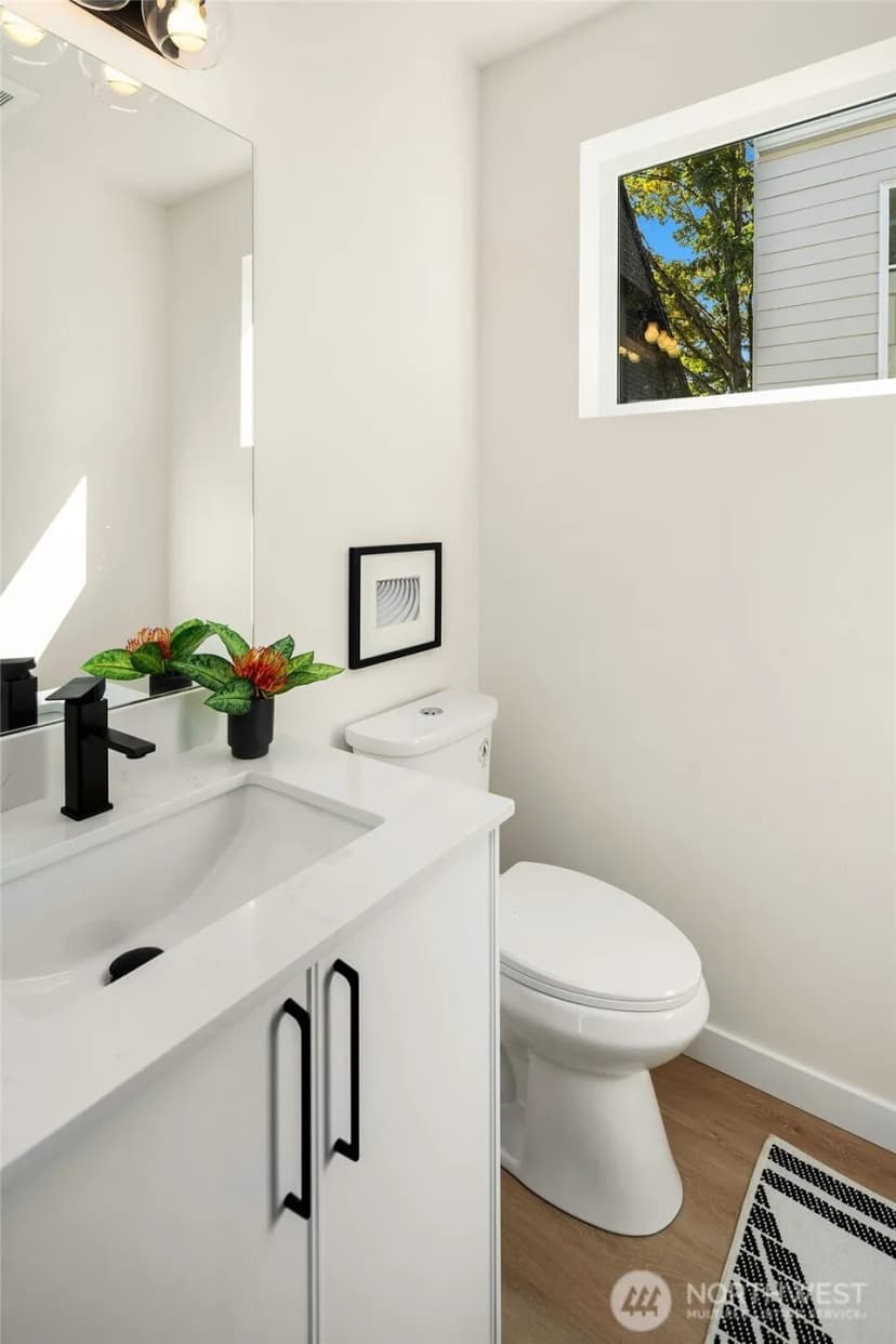 Property photo for 908 29th Avenue, Seattle photo 12