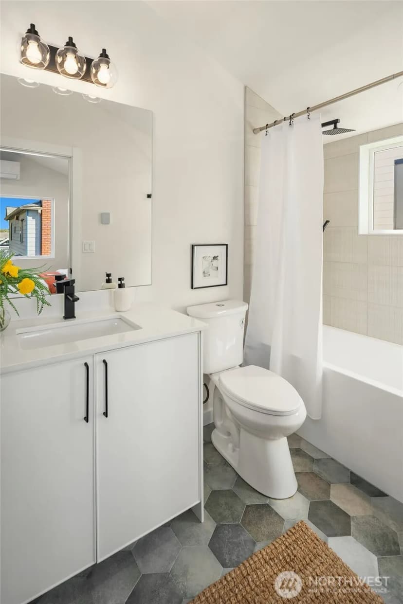 Property photo for 908 29th Avenue, Seattle photo 15