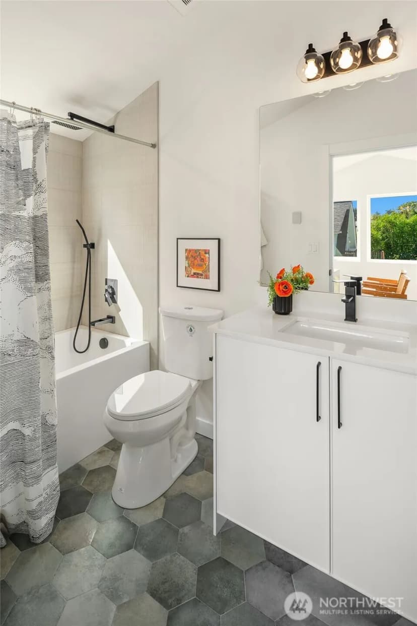 Property photo for 908 29th Avenue, Seattle photo 17