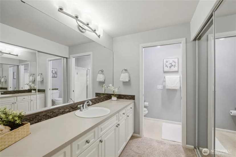 Property photo for 4343 Roosevelt Way Ne #404, Seattle photo 16