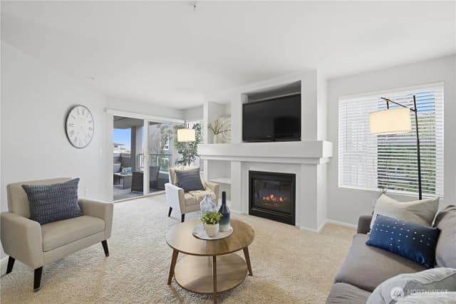 Property photo for 4343 Roosevelt Way Ne #404, Seattle photo 5