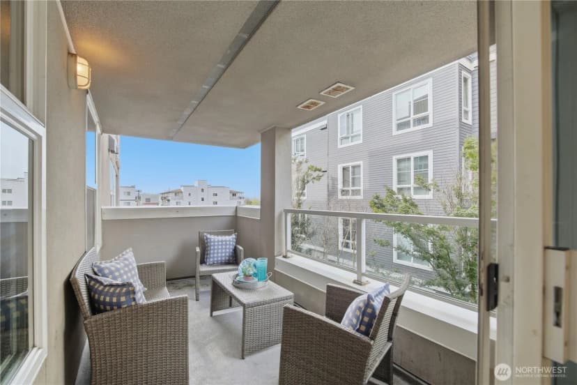 Property photo for 4343 Roosevelt Way Ne #404, Seattle photo 6