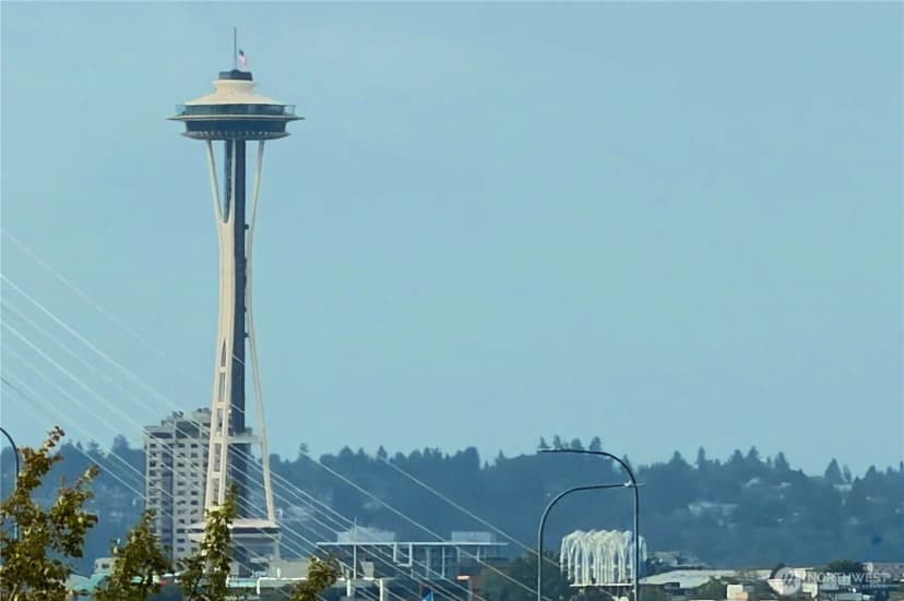 Property photo for 4343 Roosevelt Way Ne #404, Seattle photo 7