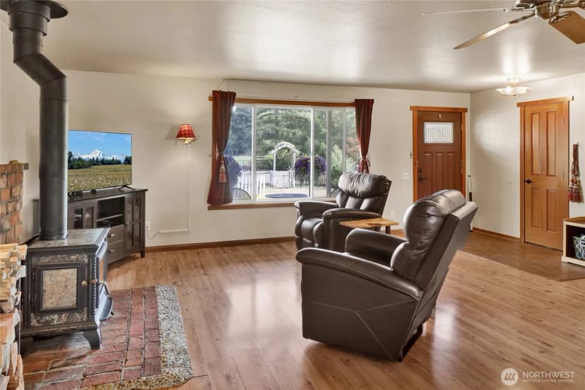 Property photo for 9605 Markworth Road, Blaine photo 12