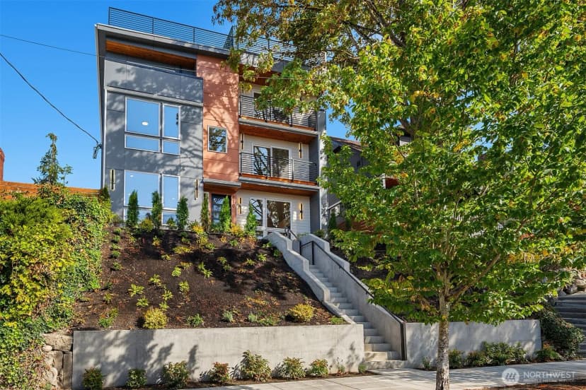 Property photo for 910 29th Avenue, Seattle photo 2