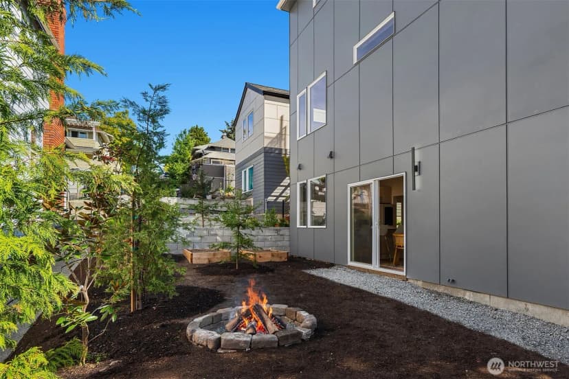 Property photo for 910 29th Avenue, Seattle photo 25