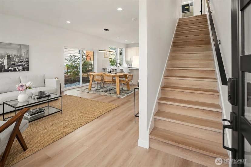 Property photo for 910 29th Avenue, Seattle photo 3