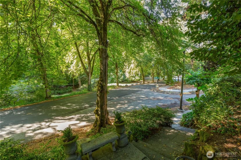 Property photo for 2306 Lake Park Drive S, Seattle photo 35