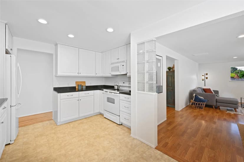 Property photo for 922 Ne 150th Street, Shoreline photo 16