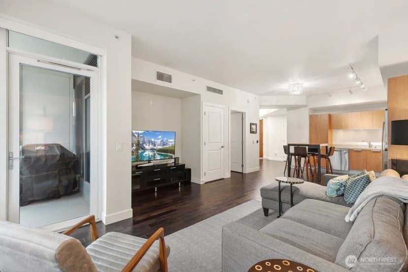 Property photo for 1920 4th Avenue #509, Seattle photo 3