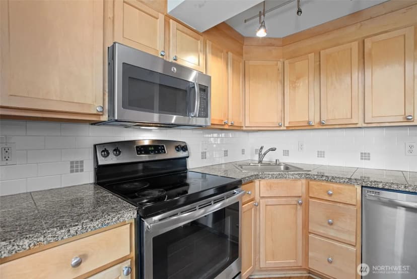 Property photo for 1601 Taylor Avenue N #204, Seattle photo 12