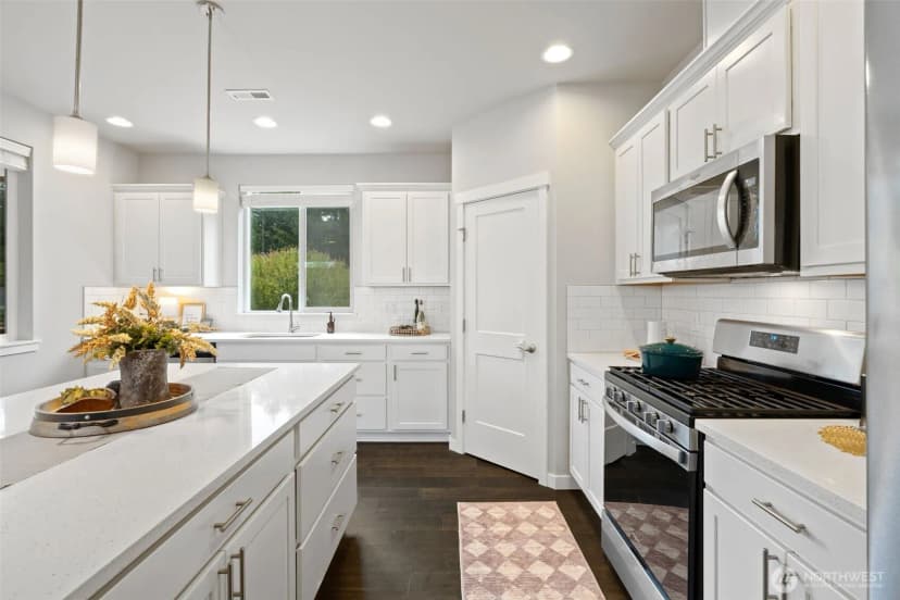 Property photo for 650 Nw Gardenia Way, Bremerton photo 4