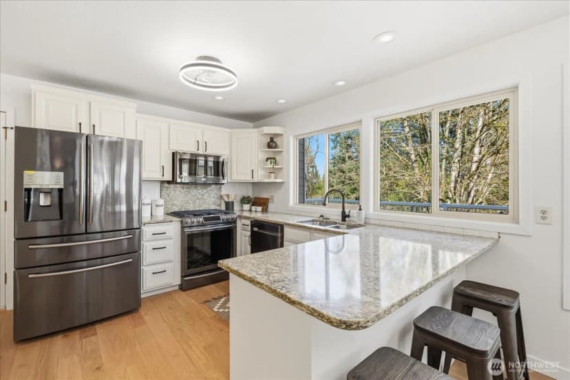 Property photo for 16018 36th Avenue Ne, Lake Forest Park photo 10