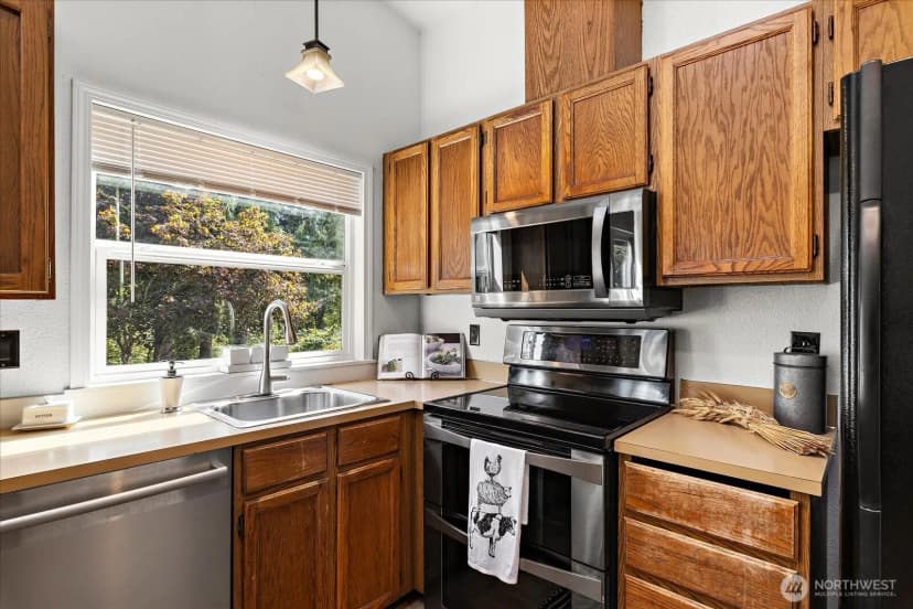 Property photo for 16721 6th Avenue Se, Bothell photo 15