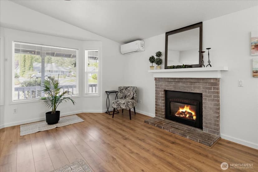 Property photo for 16721 6th Avenue Se, Bothell photo 8