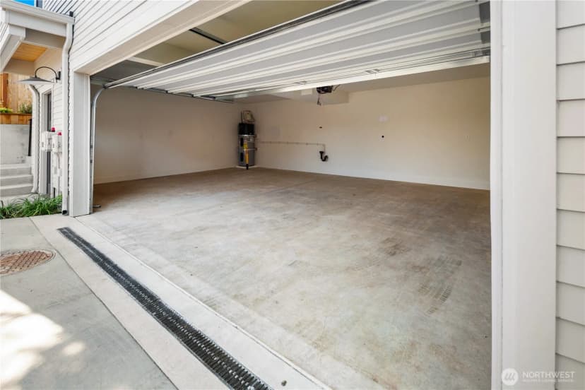 Property photo for 3245 13th Avenue W, Seattle photo 23