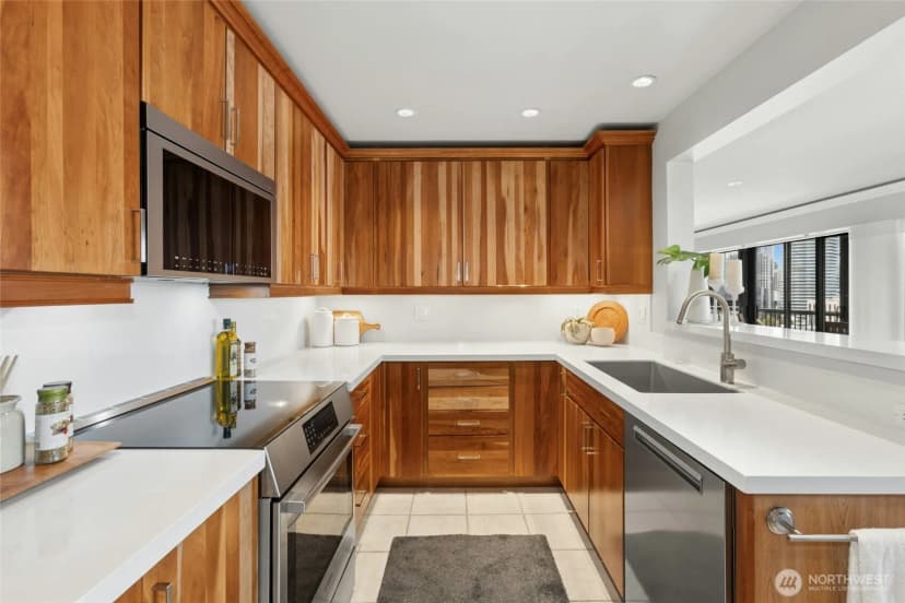Property photo for 320 Melrose Avenue E #704, Seattle photo 7