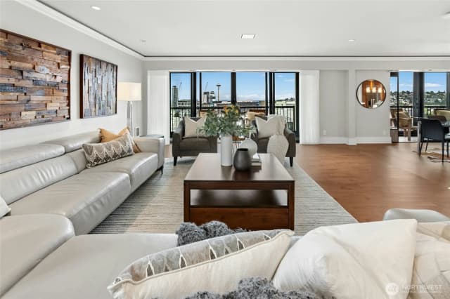 Property photo for 320 Melrose Avenue E #704, Seattle photo 2