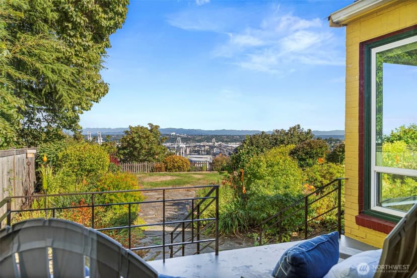 Property photo for 3006 36th Avenue Sw, Seattle photo 16