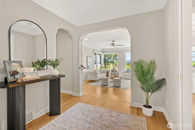 Property photo for 3006 36th Avenue Sw, Seattle photo 4