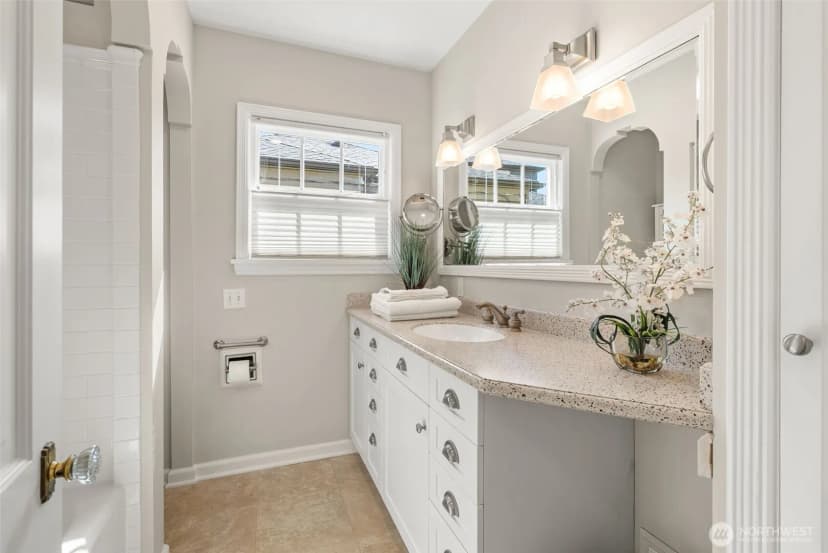Property photo for 3006 36th Avenue Sw, Seattle photo 35