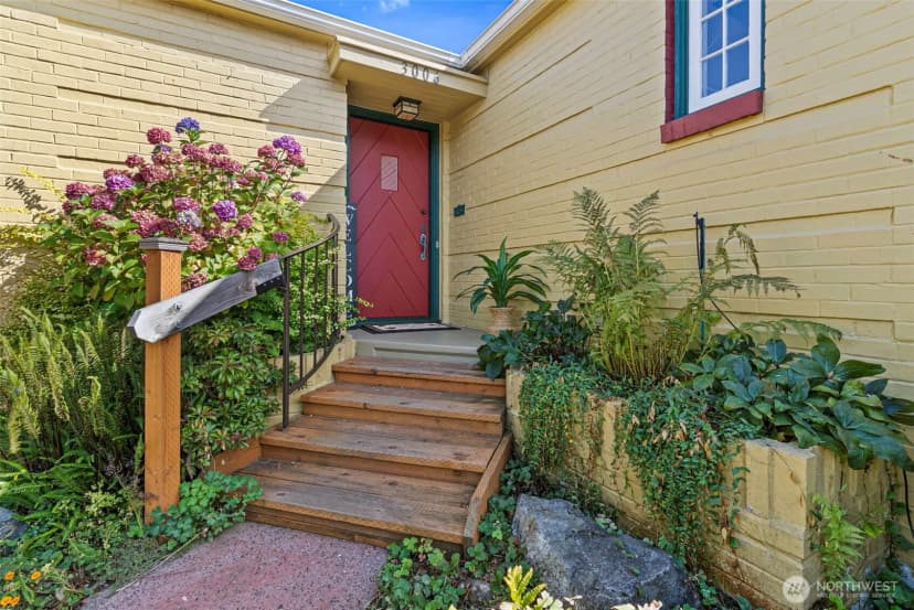 Property photo for 3006 36th Avenue Sw, Seattle photo 3