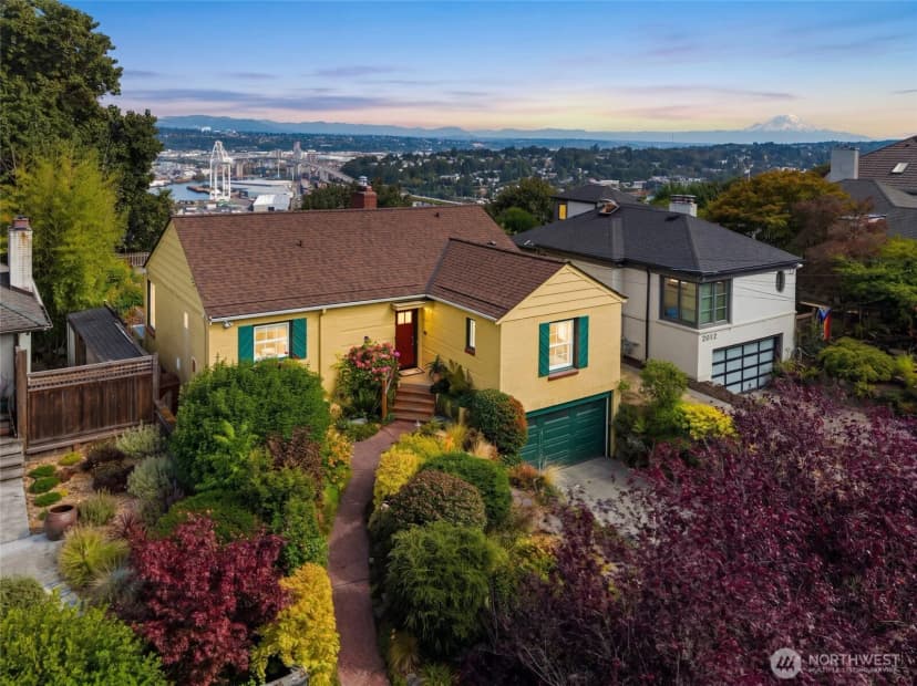 Property photo for 3006 36th Avenue Sw, Seattle photo 2