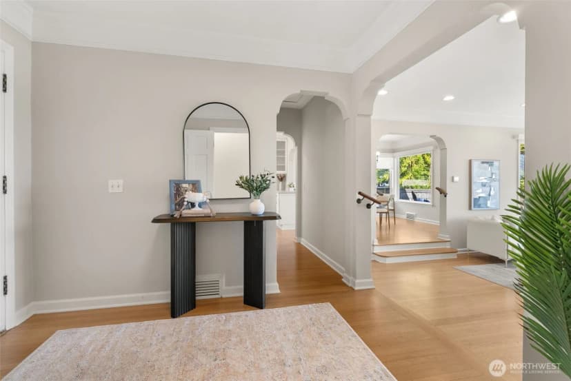 Property photo for 3006 36th Avenue Sw, Seattle photo 5