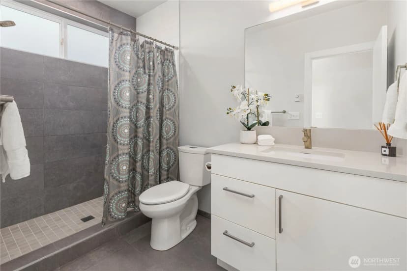 Property photo for 4407 44th Avenue Sw #a, Seattle photo 20