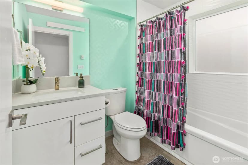Property photo for 4407 44th Avenue Sw #a, Seattle photo 5