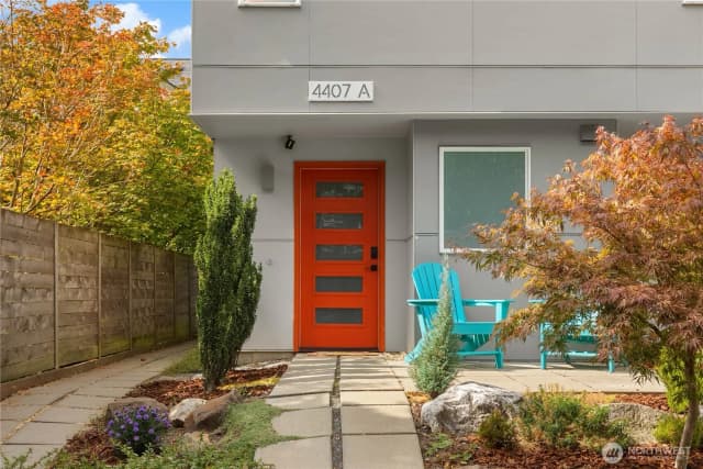 Property photo for 4407 44th Avenue Sw #a, Seattle photo 2