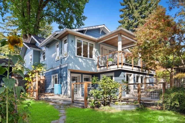 Property photo for 3825 Ne 115th Street, Seattle