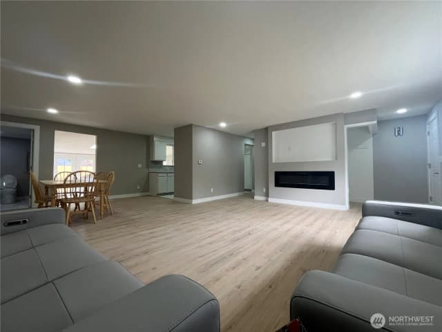 Property photo for 22817 96th Avenue S, Kent photo 4