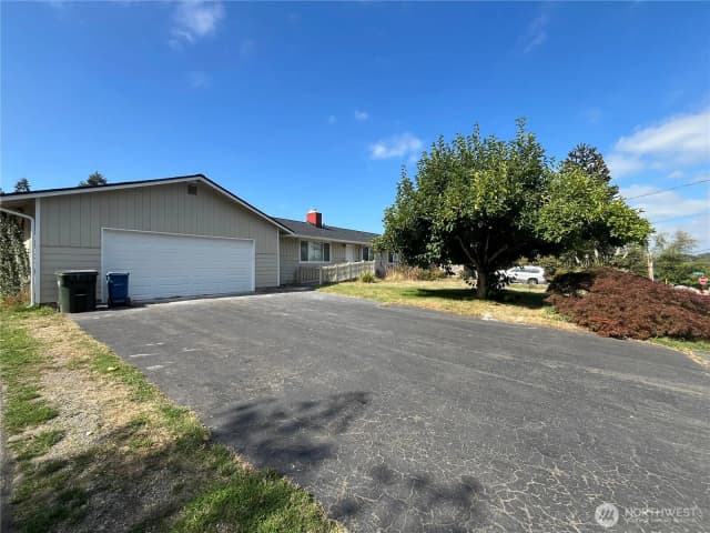Property photo for 22817 96th Avenue S, Kent photo 2