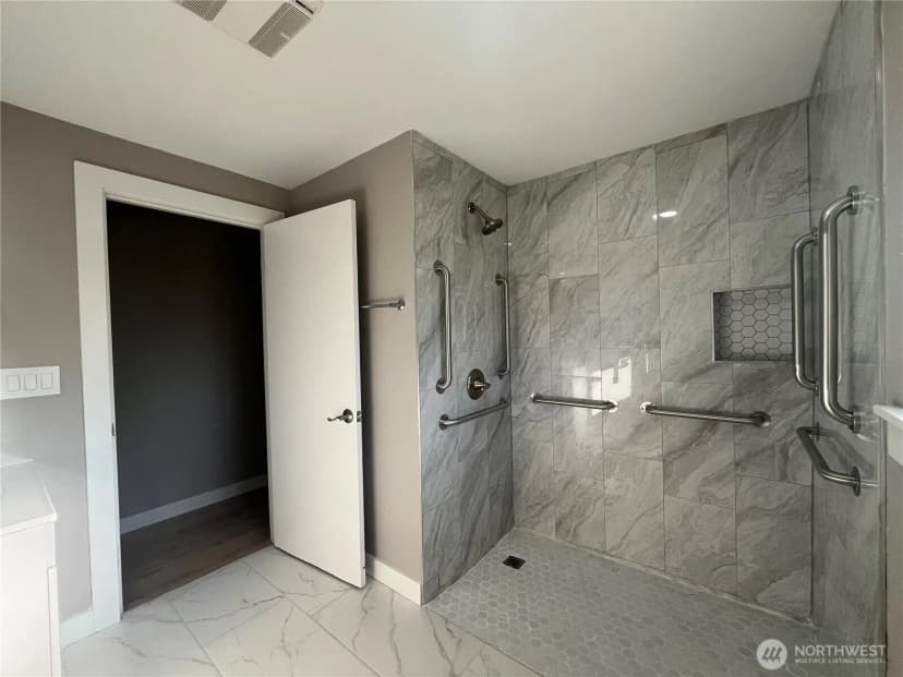 Property photo for 22817 96th Avenue S, Kent photo 28