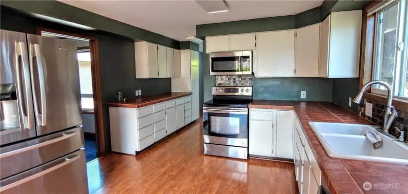 Property photo for 341 Mackenzie Drive, Camano Island photo 3