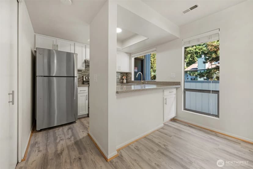 Property photo for 10819 Ne 37th Place #221, Bellevue photo 4