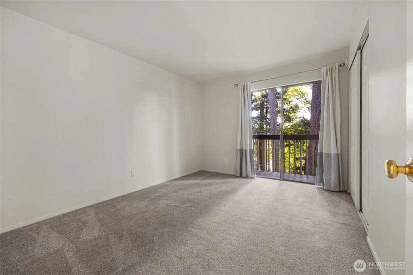 Property photo for 10819 Ne 37th Place #221, Bellevue photo 17
