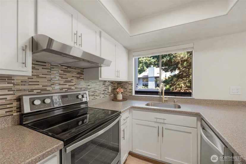 Property photo for 10819 Ne 37th Place #221, Bellevue photo 6